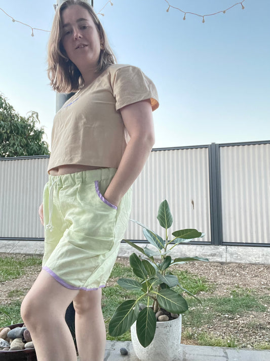 Wavy Shorts - in Green